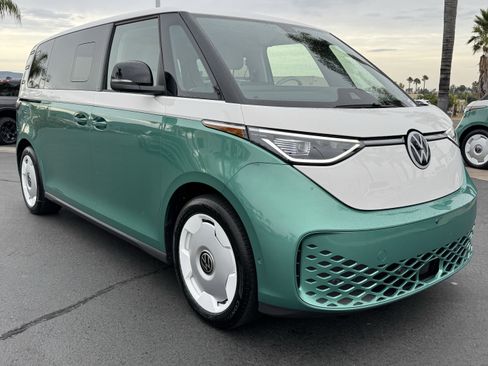 Used 2025 Volkswagen ID. Buzz 1st Edition image 2