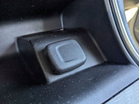 Used 2017 Chevrolet Impala LS image 21