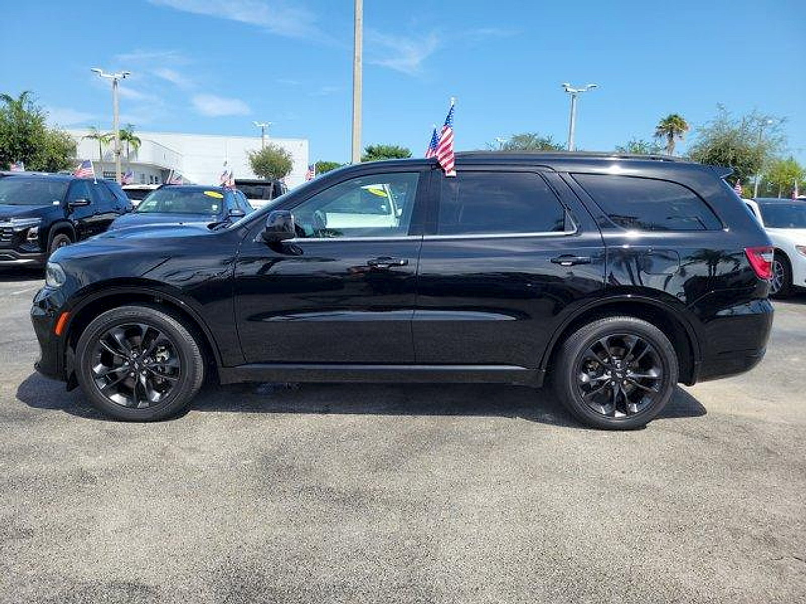 Certified 2023 Dodge Durango R/T w/ Blacktop Package RWD image 4