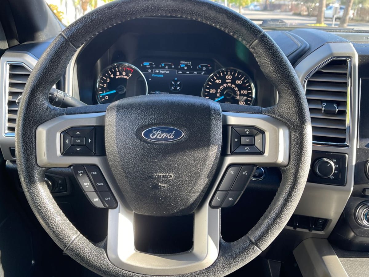 Used 2015 Ford F150 Lariat w/ Equipment Group 502A Luxury AWD/4WD image 29