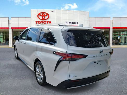 Used 2024 Toyota Sienna Limited image 4