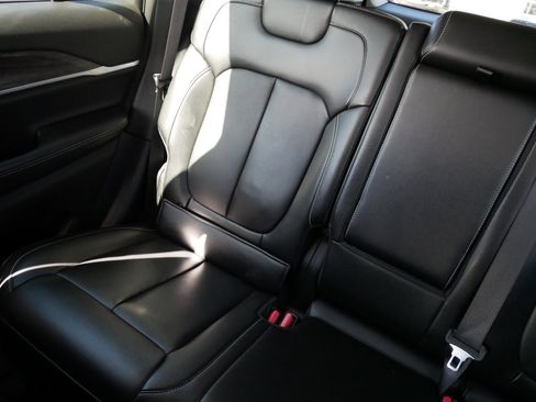 Used 2023 Jeep Grand Cherokee Limited w/ Black Appearance Package image 12