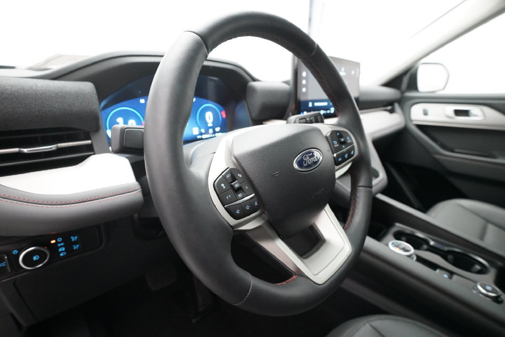 Used 2026 Ford Explorer Active w/ Active Comfort Package AWD/4WD image 8