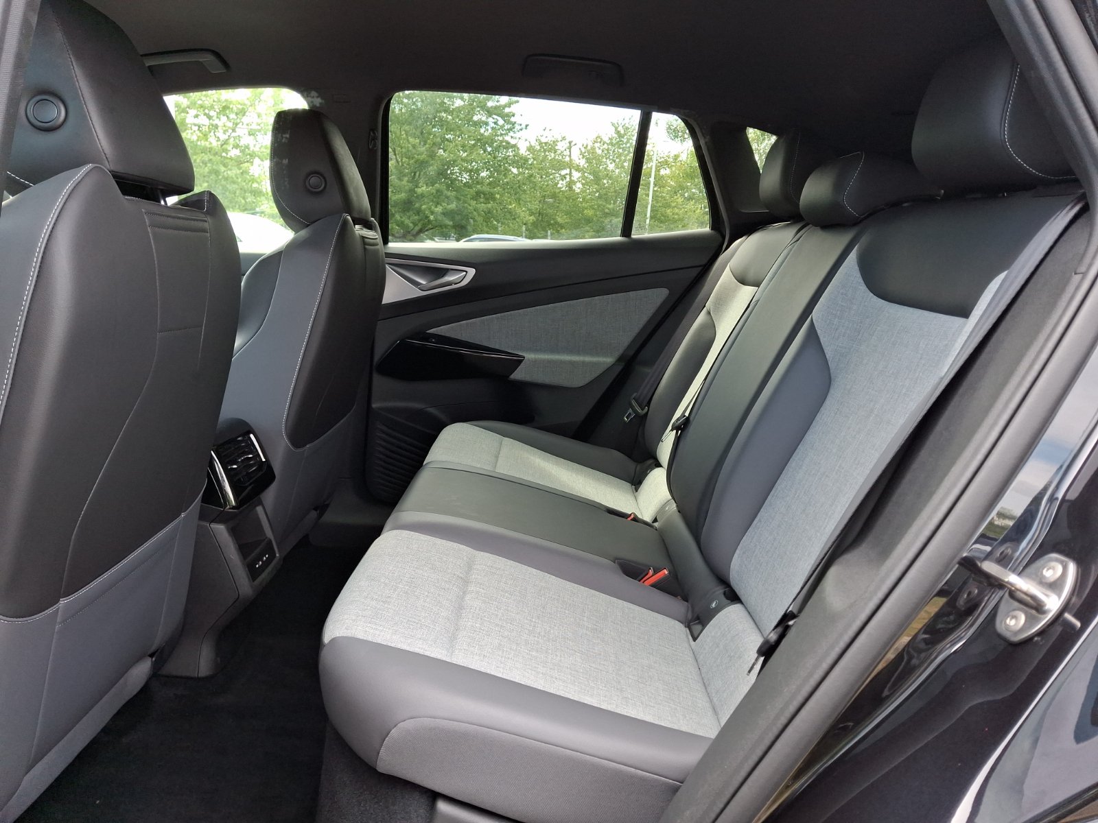 Used 2023 Volkswagen ID.4 Pro RWD image 11