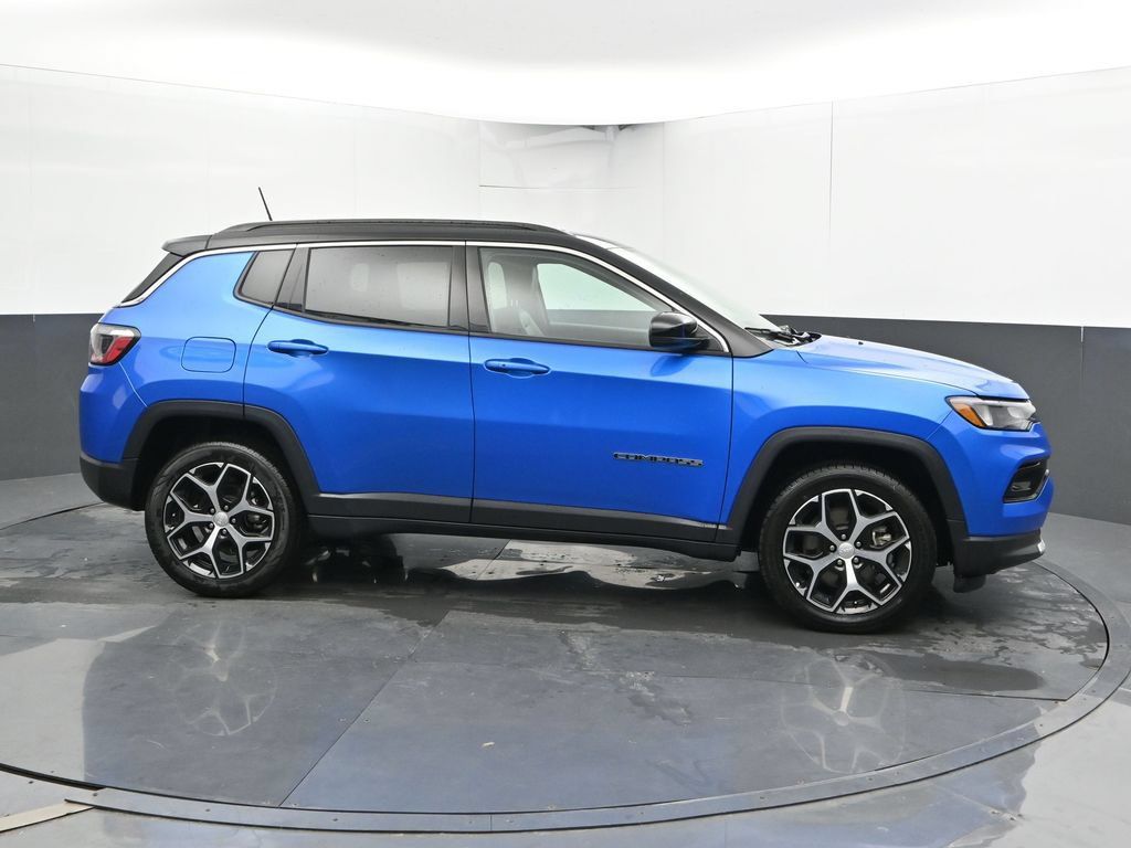 Used 2024 Jeep Compass Limited AWD/4WD image 4