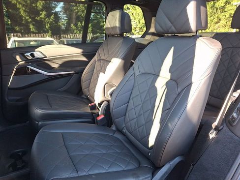 Used 2024 BMW X7 xDrive40i w/ M Sport Package AWD/4WD image 7