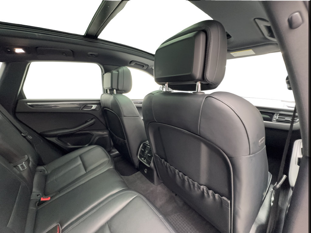 Used 2023 Porsche Macan AWD/4WD image 30
