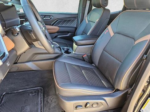 Used 2024 GMC Canyon AT4 w/ AT4 Premium Package image 17