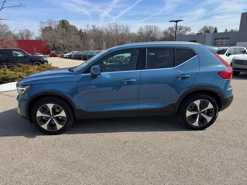 Certified 2025 Volvo XC40 B5 Plus image 2