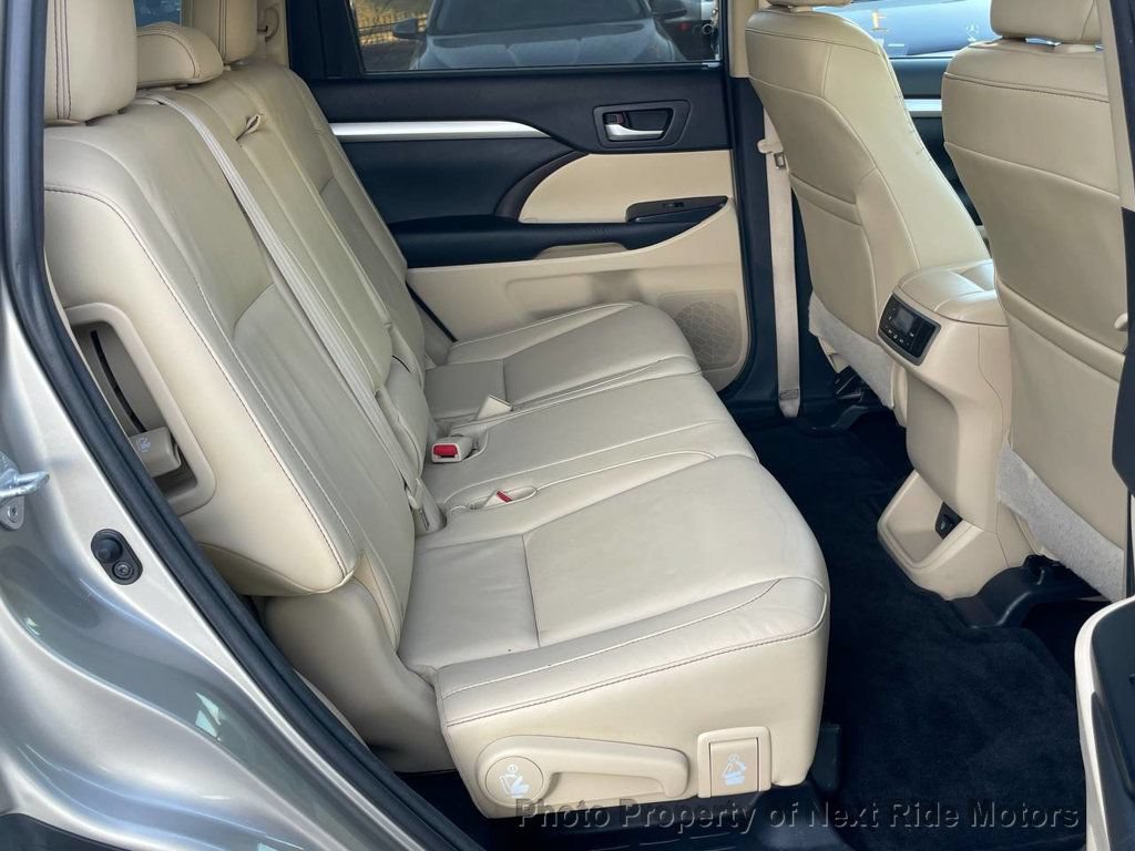 Used 2015 Toyota Highlander XLE AWD/4WD image 12