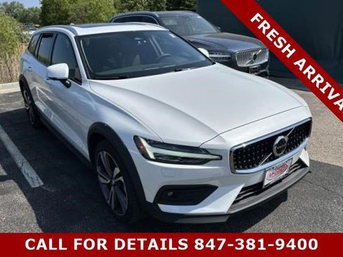 Used 2023 Volvo V60 B5 Cross Country Plus w/ Climate Package AWD/4WD image 1