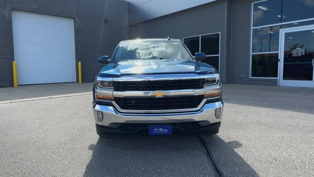 Used 2017 Chevrolet Silverado 1500 LT w/ All Star Edition AWD/4WD image 4