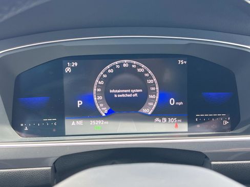 Certified 2022 Volkswagen Tiguan SE R-Line FWD image 11