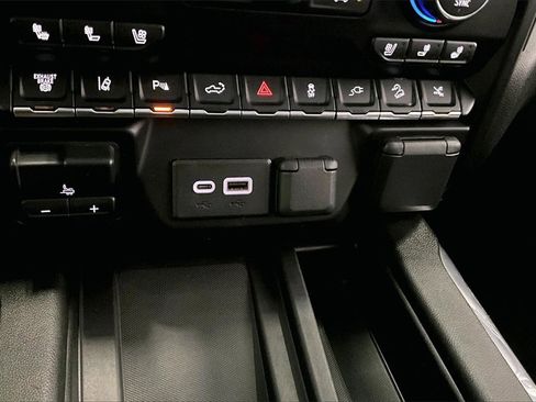 Used 2021 Chevrolet Silverado 2500 LTZ w/ LTZ Plus Package image 17