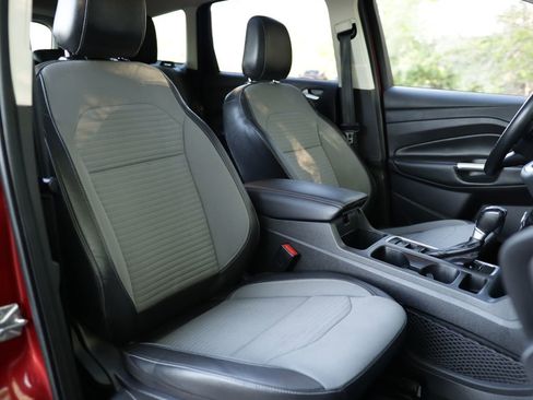 Used 2018 Ford Escape SE w/ Ford Safe & Smart Package AWD/4WD image 26