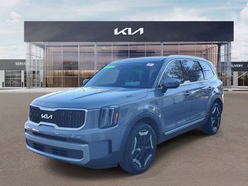 Certified 2023 Kia Telluride EX w/ EX Captain's Chair Package FWD image 3