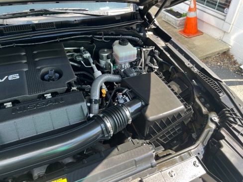 Used 2022 Nissan Frontier SV w/ Technology Package image 18