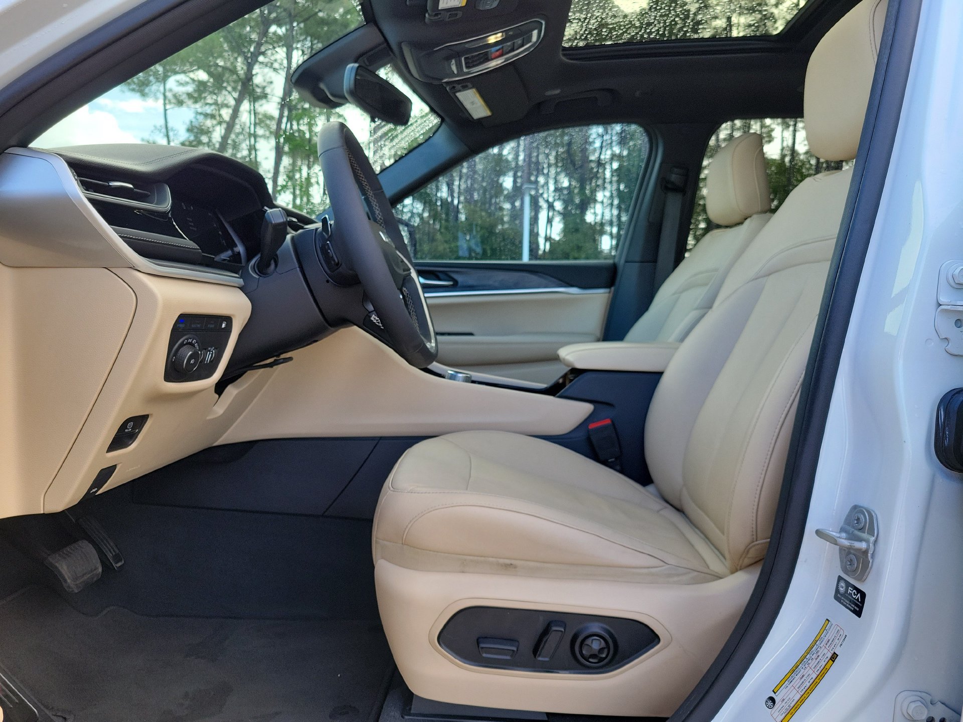 Used 2023 Jeep Grand Cherokee 4WD 4xe image 26