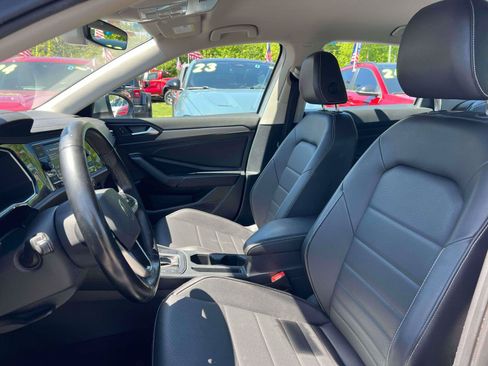 Used 2023 Volkswagen Jetta SE FWD image 25