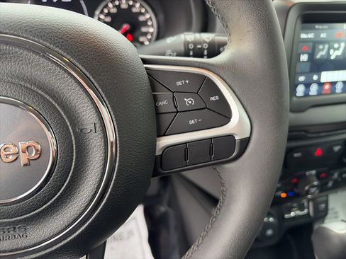 Used 2019 Jeep Renegade Latitude w/ Popular Equipment Group image 23