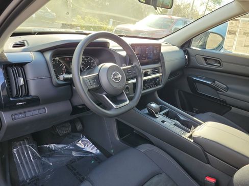 New 2026 Nissan Pathfinder S image 16