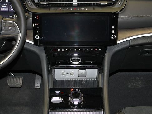 New 2026 Jeep Grand Cherokee L 4WD image 12