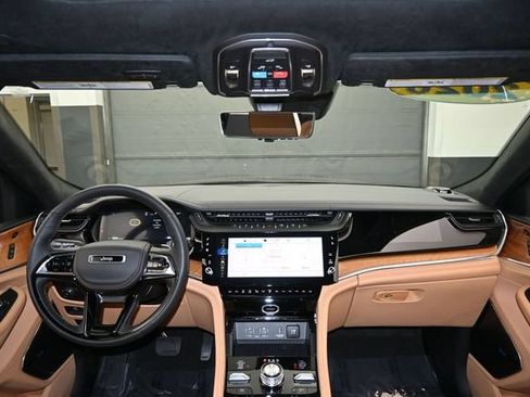 Used 2026 Jeep Grand Cherokee Summit AWD/4WD image 24