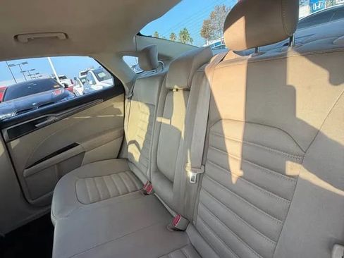 Used 2013 Ford Fusion SE FWD image 8