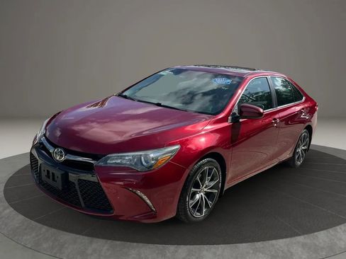 Used 2015 Toyota Camry XSE w/ Moonroof Package FWD image 3