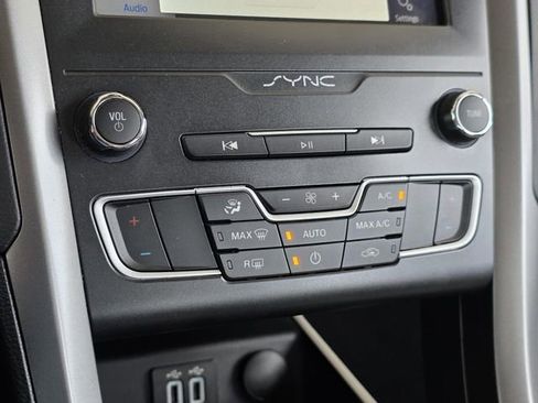 Used 2020 Ford Fusion SE w/ Fleet SE Value Package image 19