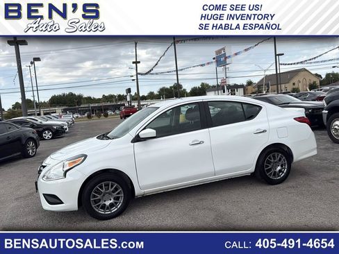 Used 2016 Nissan Versa SV FWD image 1