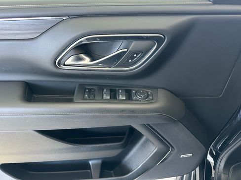 Used 2024 GMC Yukon XL SLT w/ SLT Luxury Package image 14