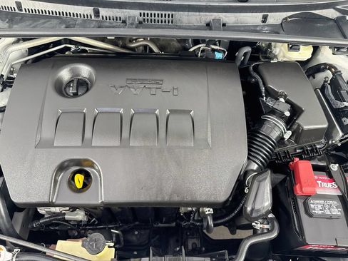Used 2018 Toyota Corolla LE FWD image 32
