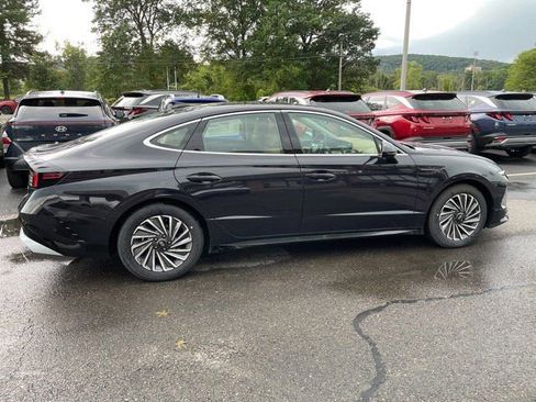 New 2025 Hyundai Sonata Limited image 3