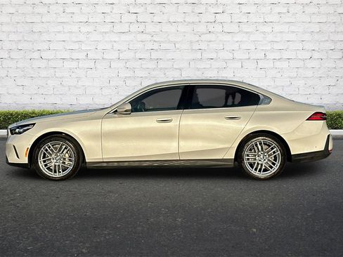 Used 2024 BMW 530i image 7