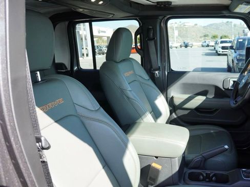 Certified 2024 Jeep Gladiator Mojave w/ Convenience Group image 24