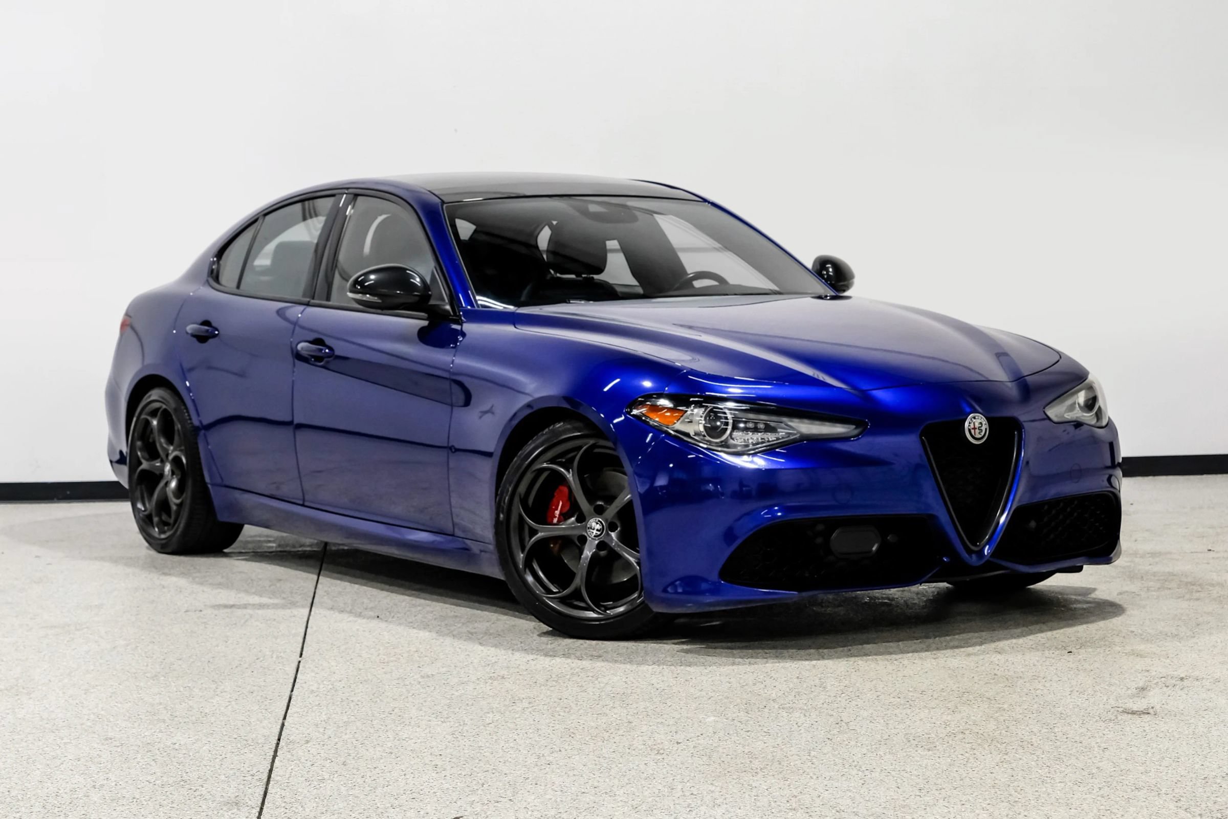 Used 2020 Alfa Romeo Giulia Ti Sport w/ Quick Order Package 22U Sport RWD image 4
