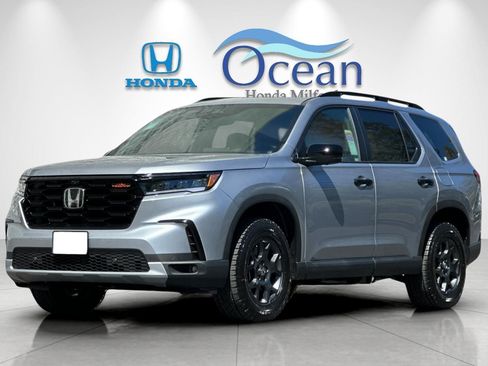 New 2025 Honda Pilot TrailSport image 1