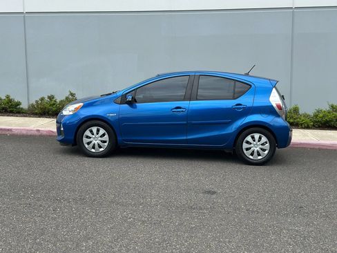 Used 2012 Toyota Prius C Two image 2