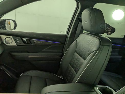 Certified 2025 Buick Enclave Avenir w/ Super Cruise Package AWD/4WD image 28