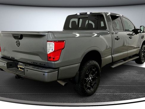 Used 2019 Nissan Titan SV w/ SV Convenience Package image 6