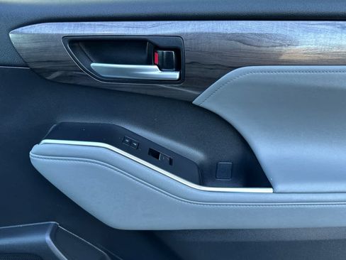 Used 2023 Toyota Highlander Limited image 20