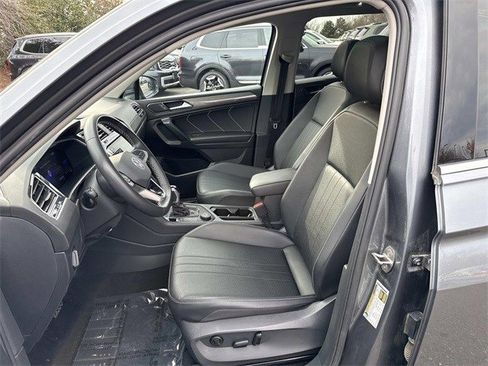 Used 2022 Volkswagen Tiguan SE image 14