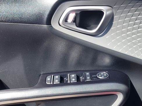 Used 2021 Kia Soul LX image 20