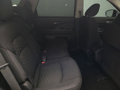 Used 2022 Nissan Pathfinder S image 19