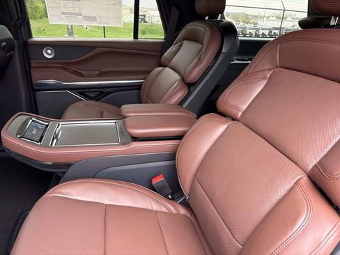 New 2026 Lincoln Navigator Reserve image 18