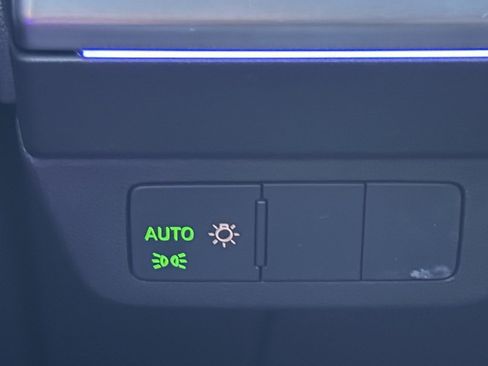 Used 2023 Audi Q4 e-tron Premium Plus w/ Premium Plus image 31