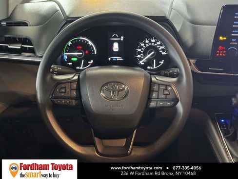 Used 2024 Toyota Sienna LE FWD image 15