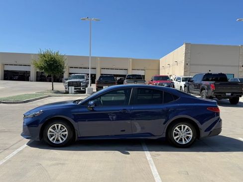 Used 2025 Toyota Camry LE w/ Convenience Package FWD image 5