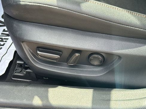 Used 2025 Toyota Camry XLE AWD/4WD image 45